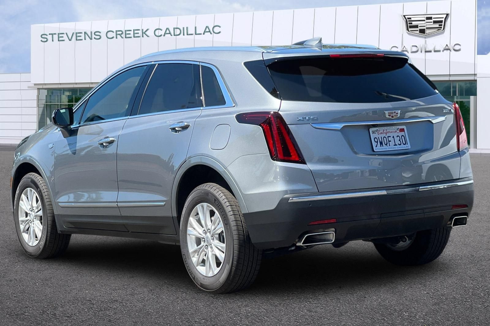 Used 2025 Cadillac XT5 Luxury w/ LPO, Floor Liner Package FWD image 5