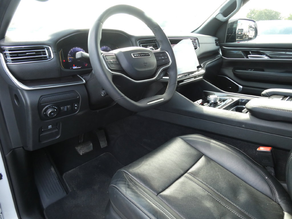 Used 2023 Jeep Wagoneer 4WD w/ Premium Group I image 26