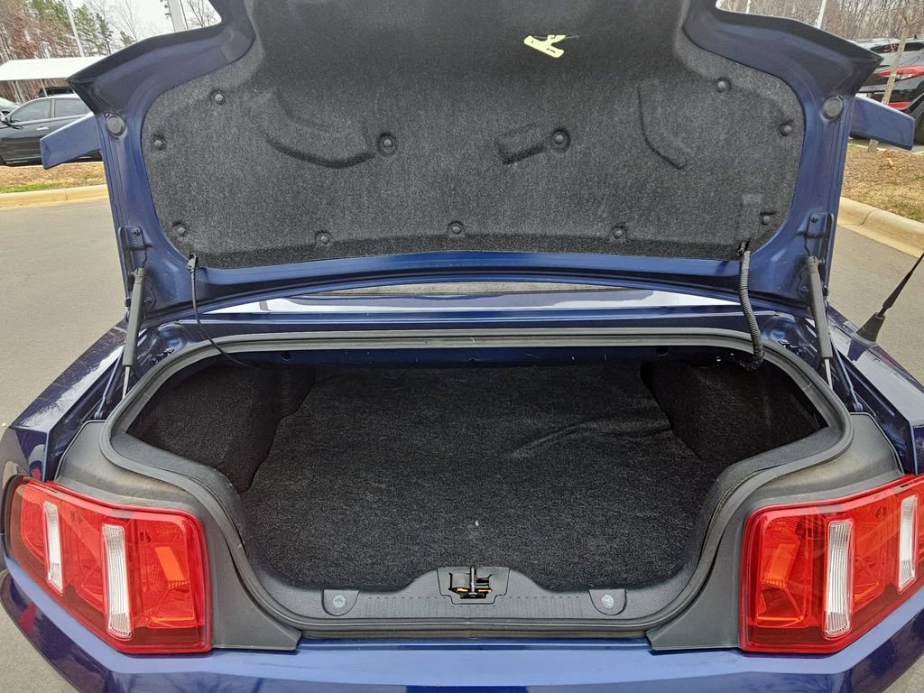 Used 2010 Ford Mustang Convertible image 15