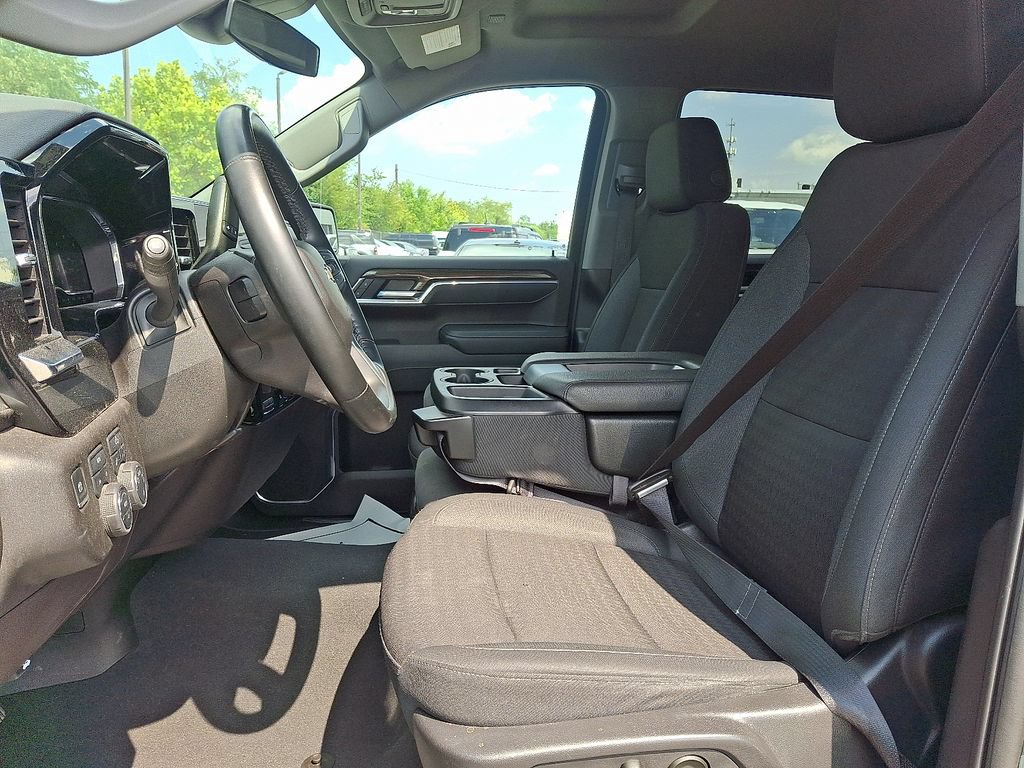 Used 2025 Chevrolet Silverado 1500 LT AWD/4WD image 13