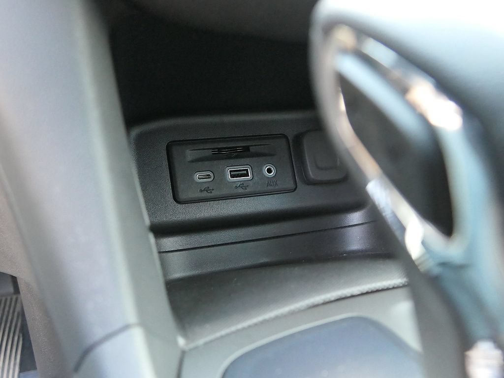 Used 2023 Chevrolet Equinox RS w/ RS Leather Package FWD image 20