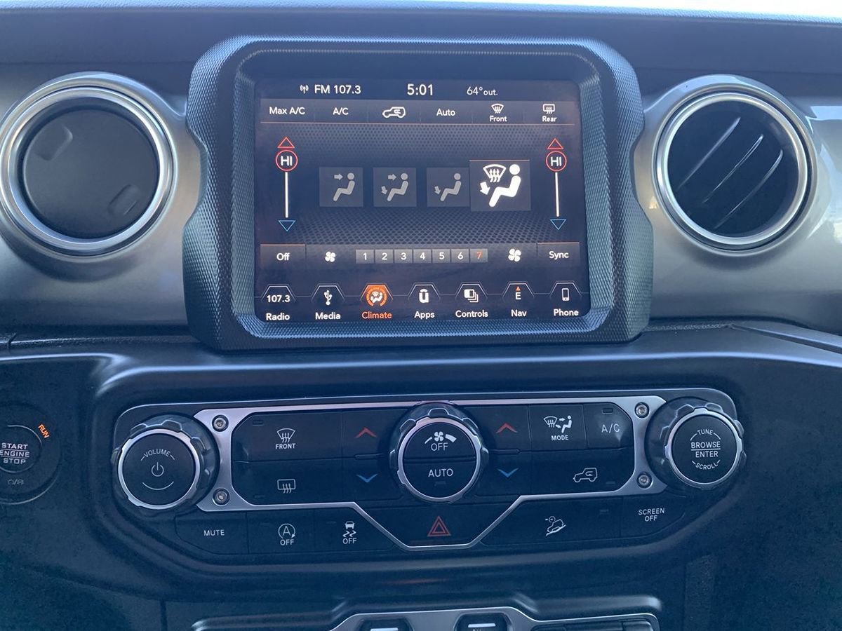 Used 2019 Jeep Wrangler Unlimited Sahara w/ Uconnect 4C Nav & Sound Group AWD/4WD image 27