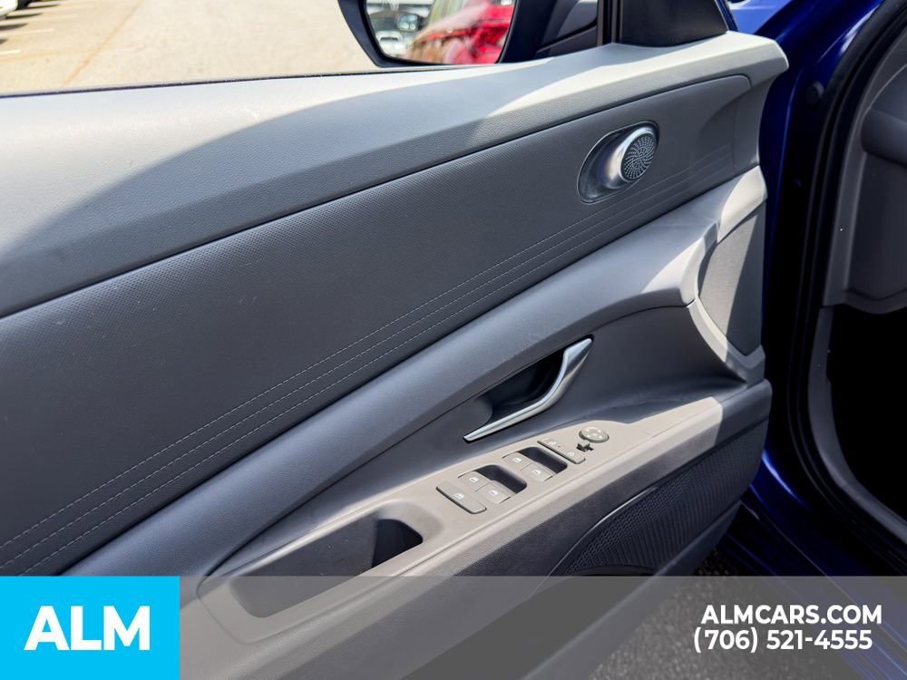 Used 2024 Hyundai Elantra SE image 11