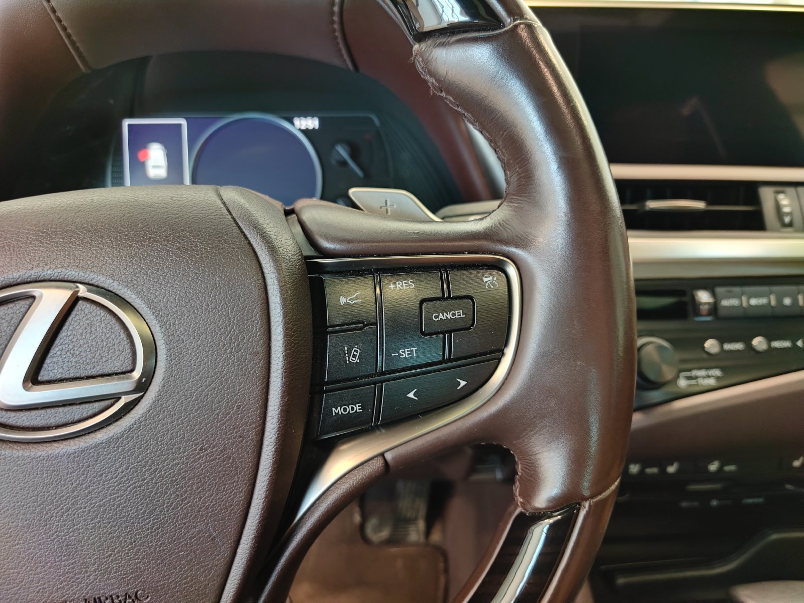 Used 2019 Lexus ES 300h w/ Premium Package FWD image 38
