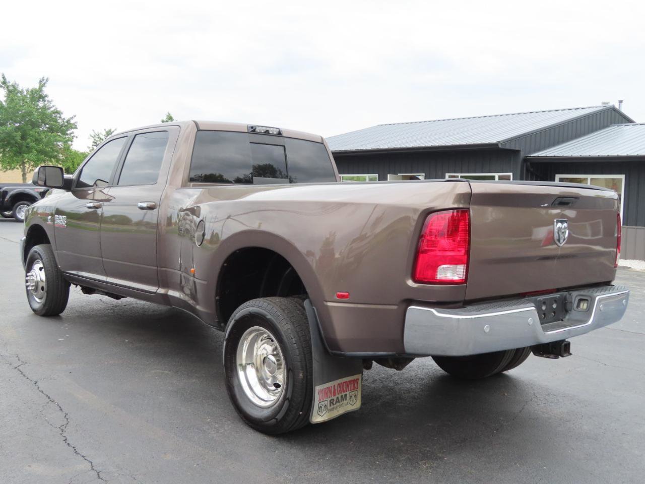 Used 2018 RAM 3500 SLT w/ Luxury Group AWD/4WD image 4