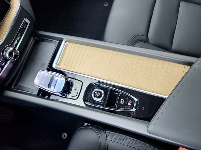 New 2026 Volvo XC60 B5 Plus w/ Protection Package Premier image 22