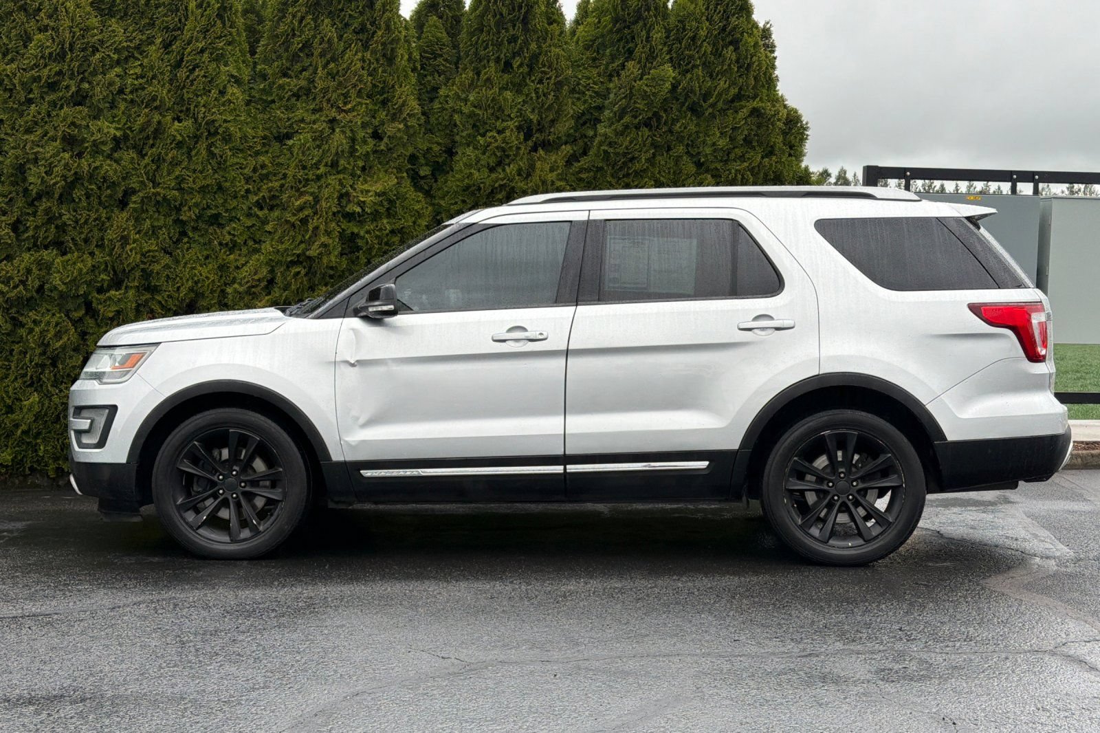 Used 2017 Ford Explorer XLT w/ Equipment Group 202A FWD image 7