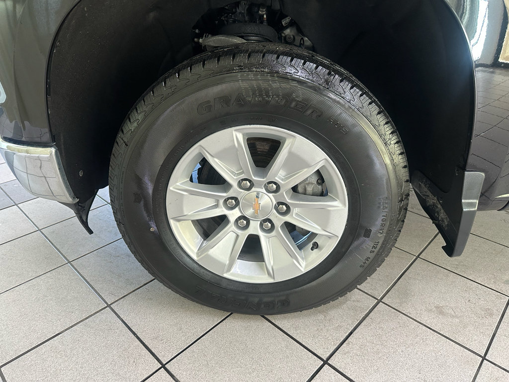 Used 2025 Chevrolet Silverado 1500 LT AWD/4WD image 17