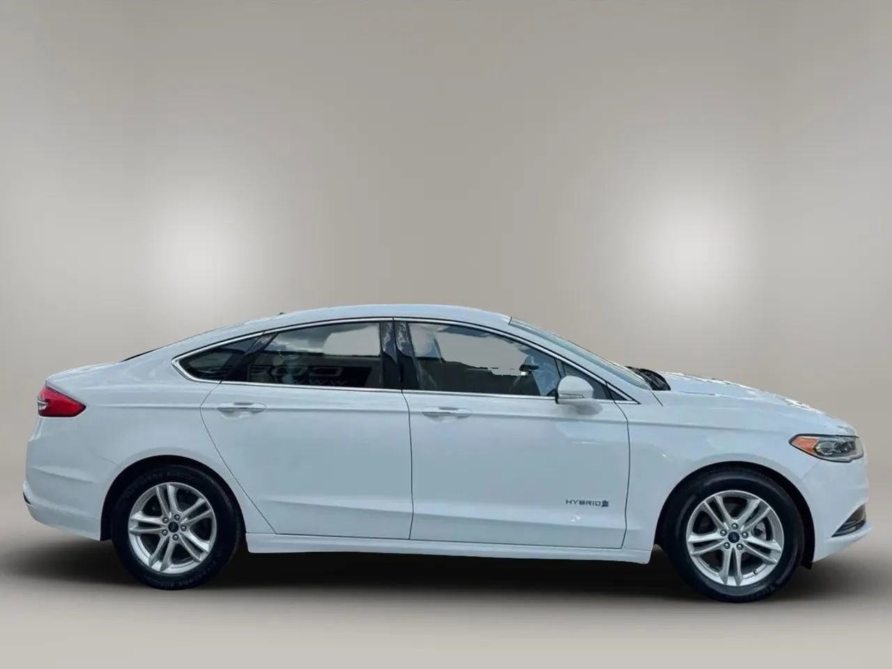Used 2018 Ford Fusion SE w/ Equipment Group 602A FWD image 6