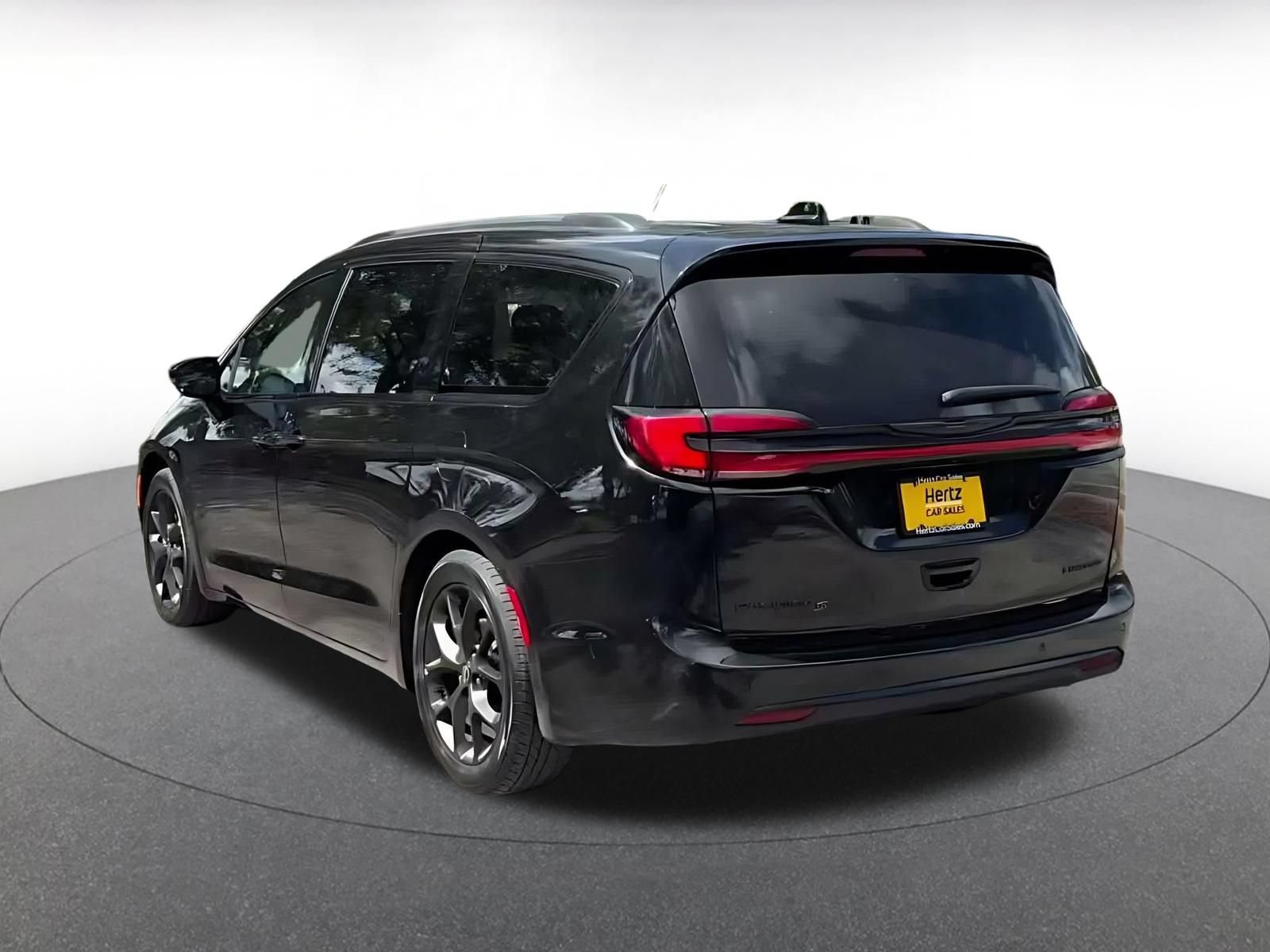 Used 2025 Chrysler Pacifica Limited FWD image 12