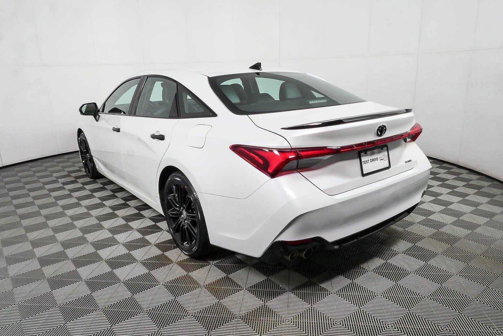 Used 2021 Toyota Avalon XSE FWD image 28