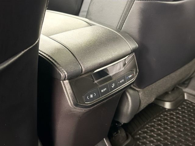 Used 2023 Toyota Highlander L image 25