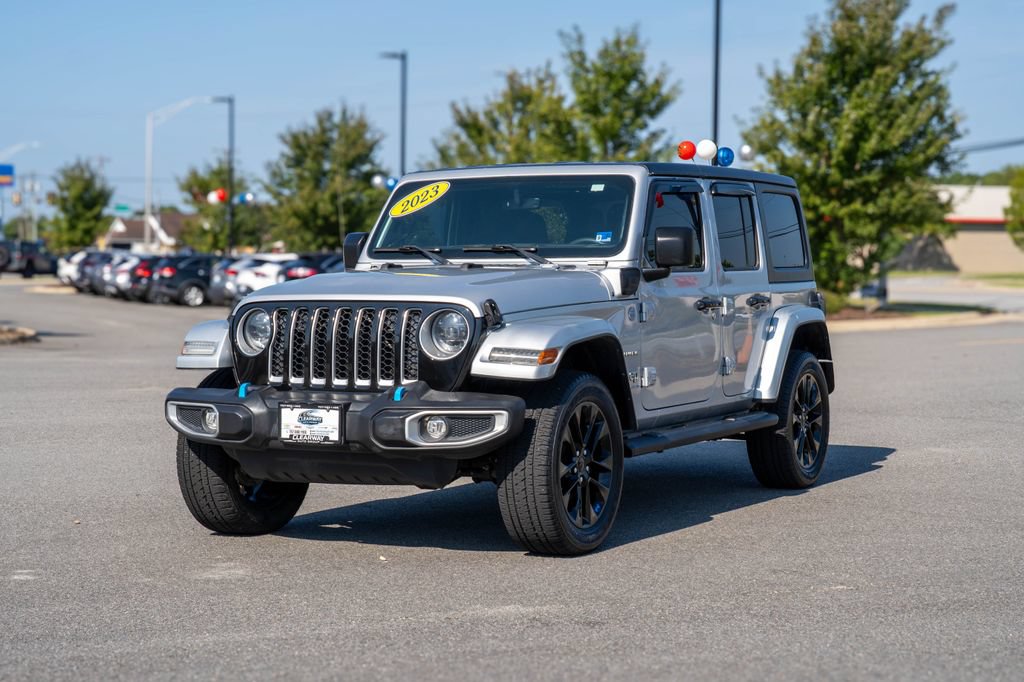 Used 2023 Jeep Wrangler Unlimited Sahara AWD/4WD image 3