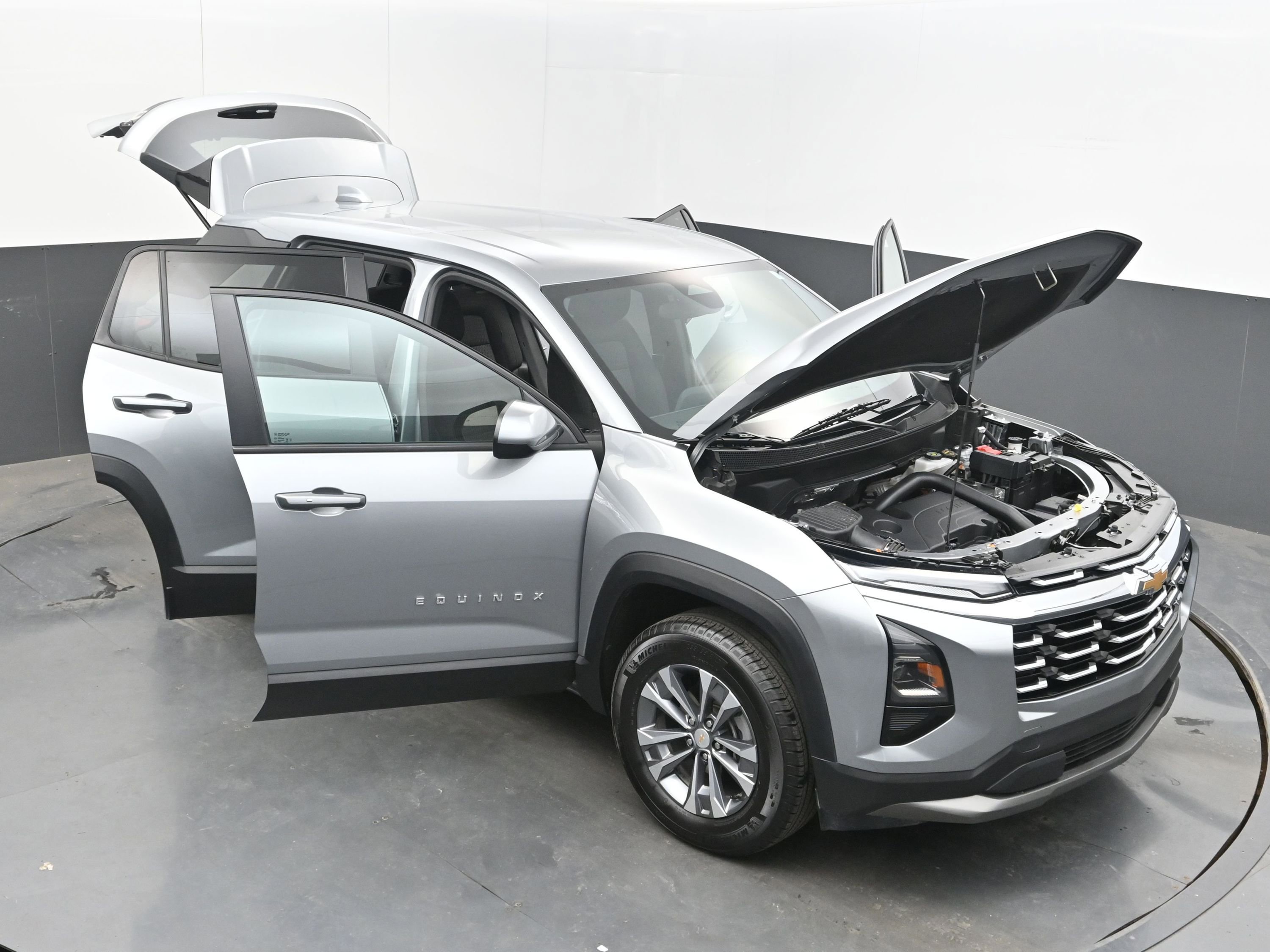 Used 2025 Chevrolet Equinox LT AWD/4WD image 36