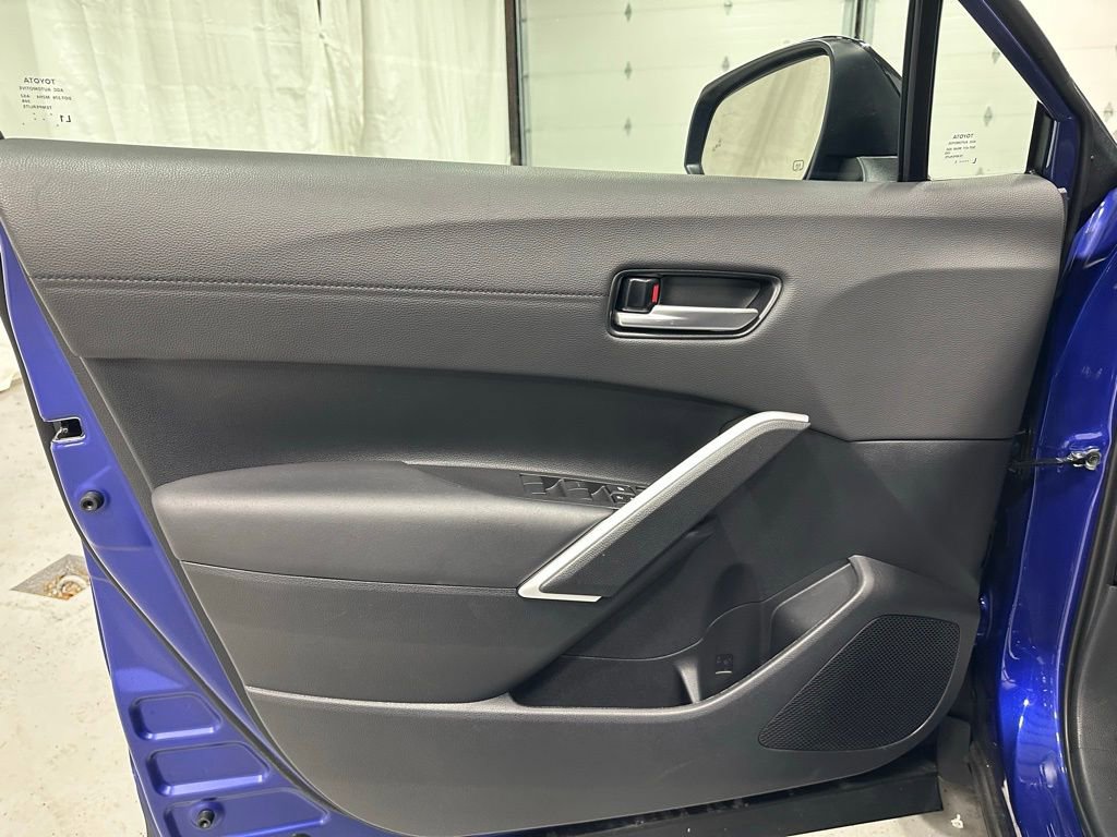 Used 2025 Toyota Corolla Cross XSE w/ Convenience Package image 8