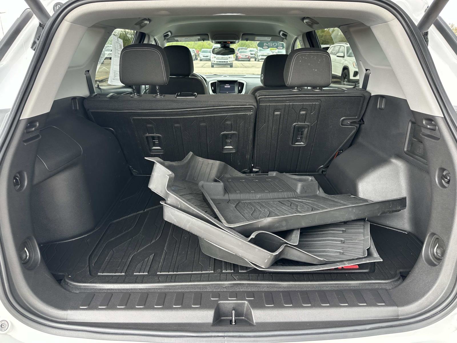 Certified 2024 GMC Terrain SLE w/ Driver Convenience Package FWD image 9