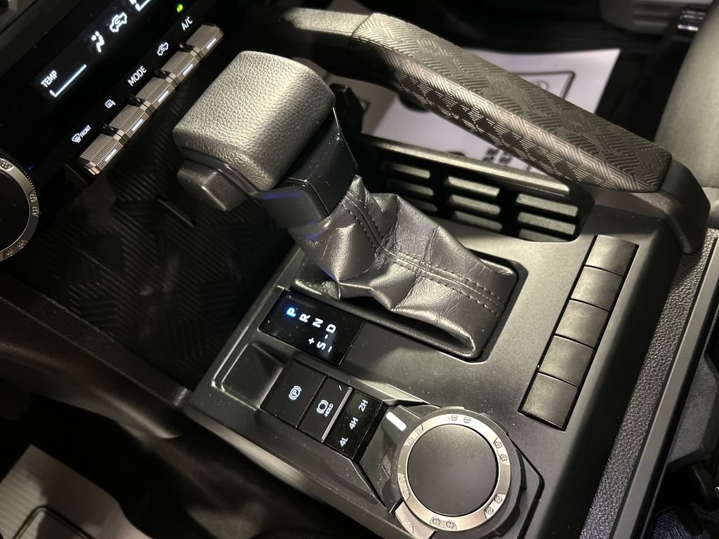 Used 2025 Toyota Tacoma SR AWD/4WD image 18