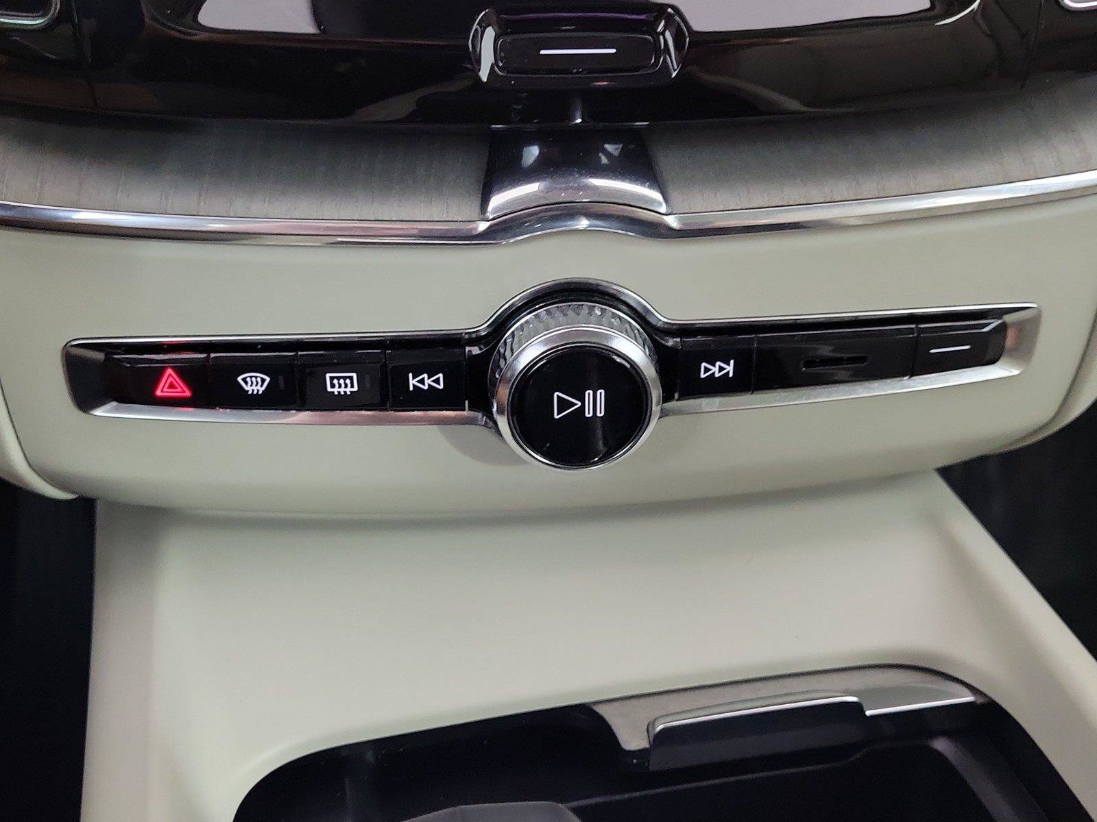 Certified 2023 Volvo XC60 B5 Plus w/ Protection Package Premier FWD image 29