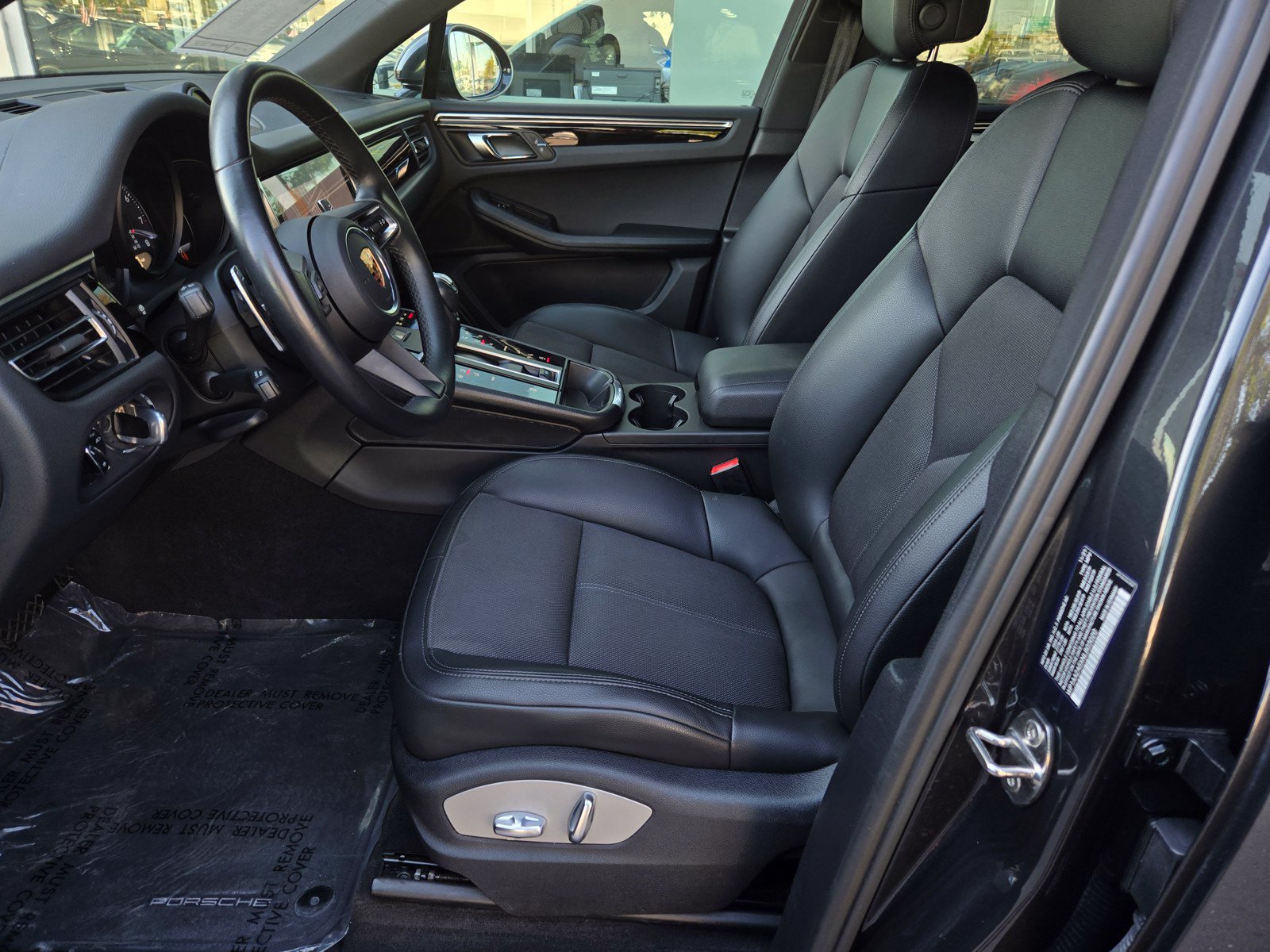 Used 2022 Porsche Macan AWD/4WD image 16