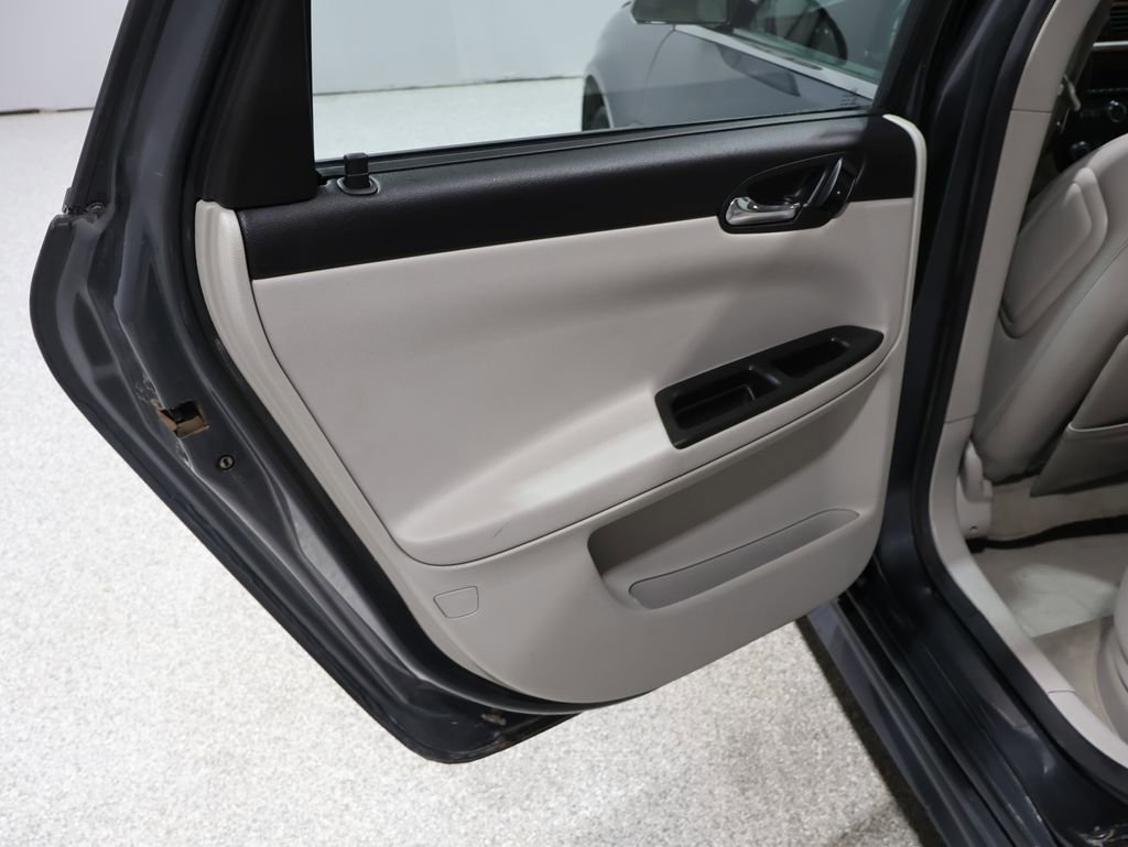 Used 2010 Chevrolet Impala LT w/ Luxury Edition Package image 23