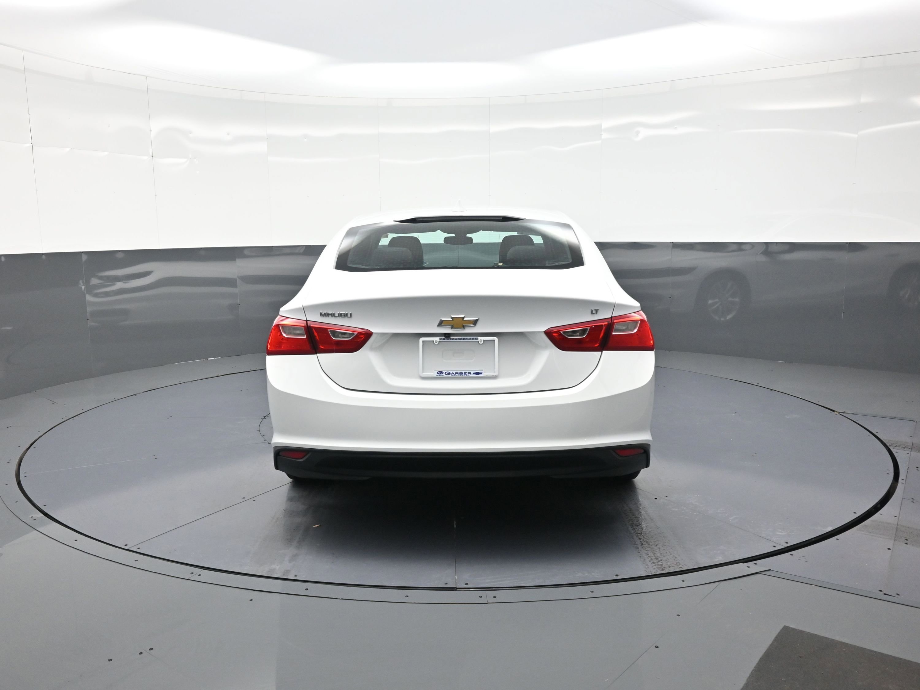 Used 2017 Chevrolet Malibu LT image 4