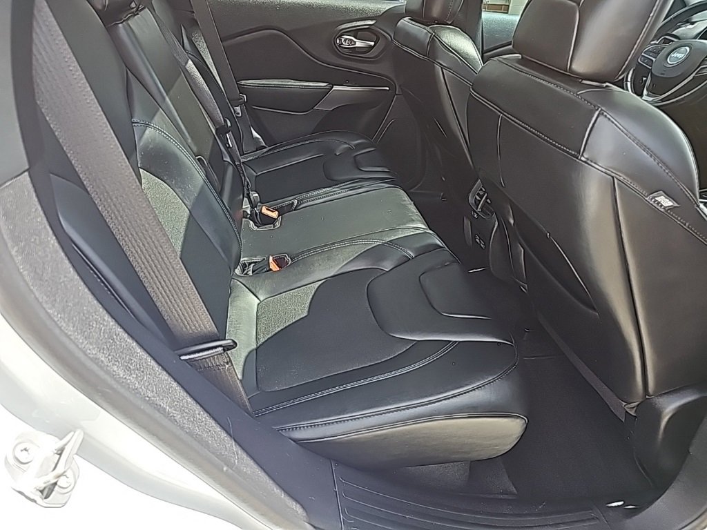 Certified 2021 Jeep Cherokee Latitude Plus w/ Sun & Sound Group image 22