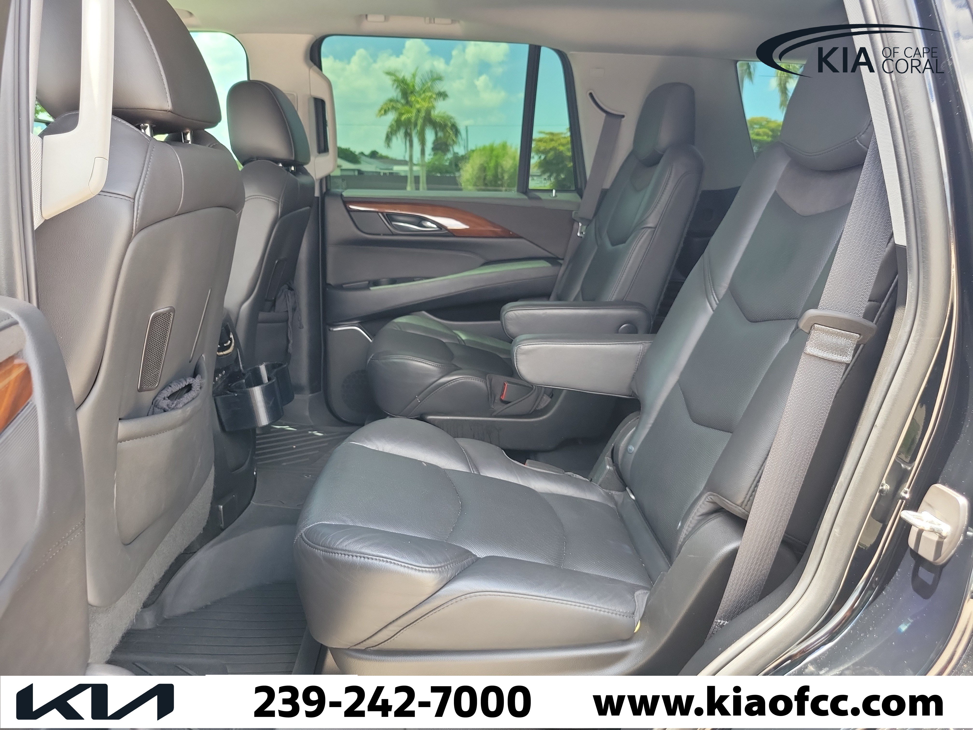 Used 2017 Cadillac Escalade Premium Luxury AWD/4WD image 12