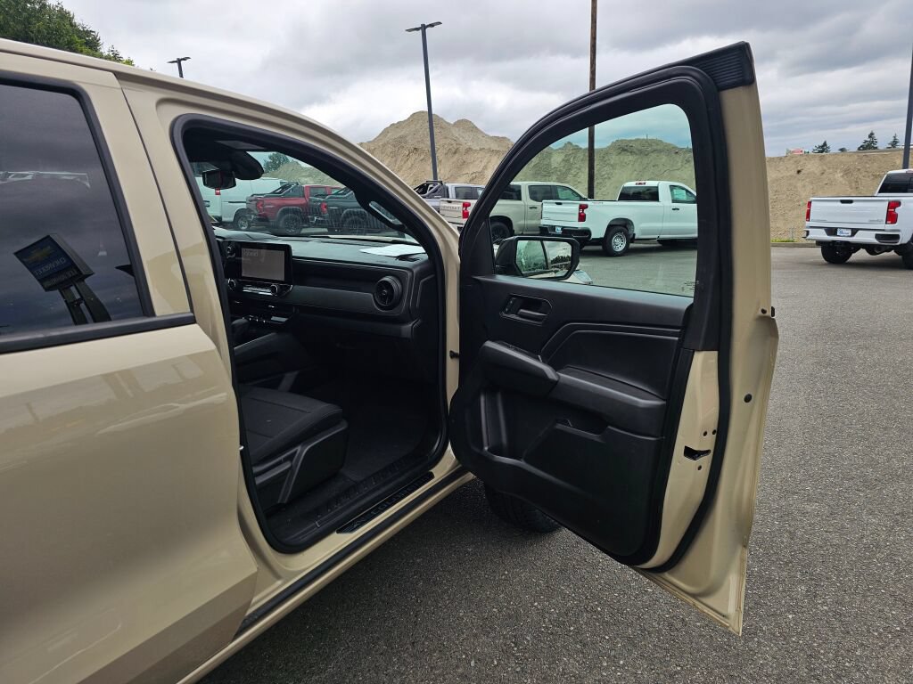 Used 2024 Chevrolet Colorado Trail Boss w/ LPO, Dark Essentials Package AWD/4WD image 27