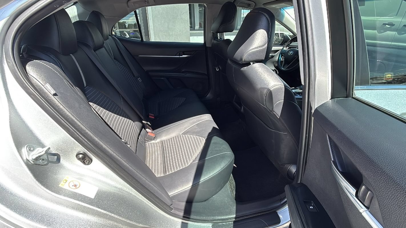 Used 2018 Toyota Camry SE w/ Convenience Package FWD image 16