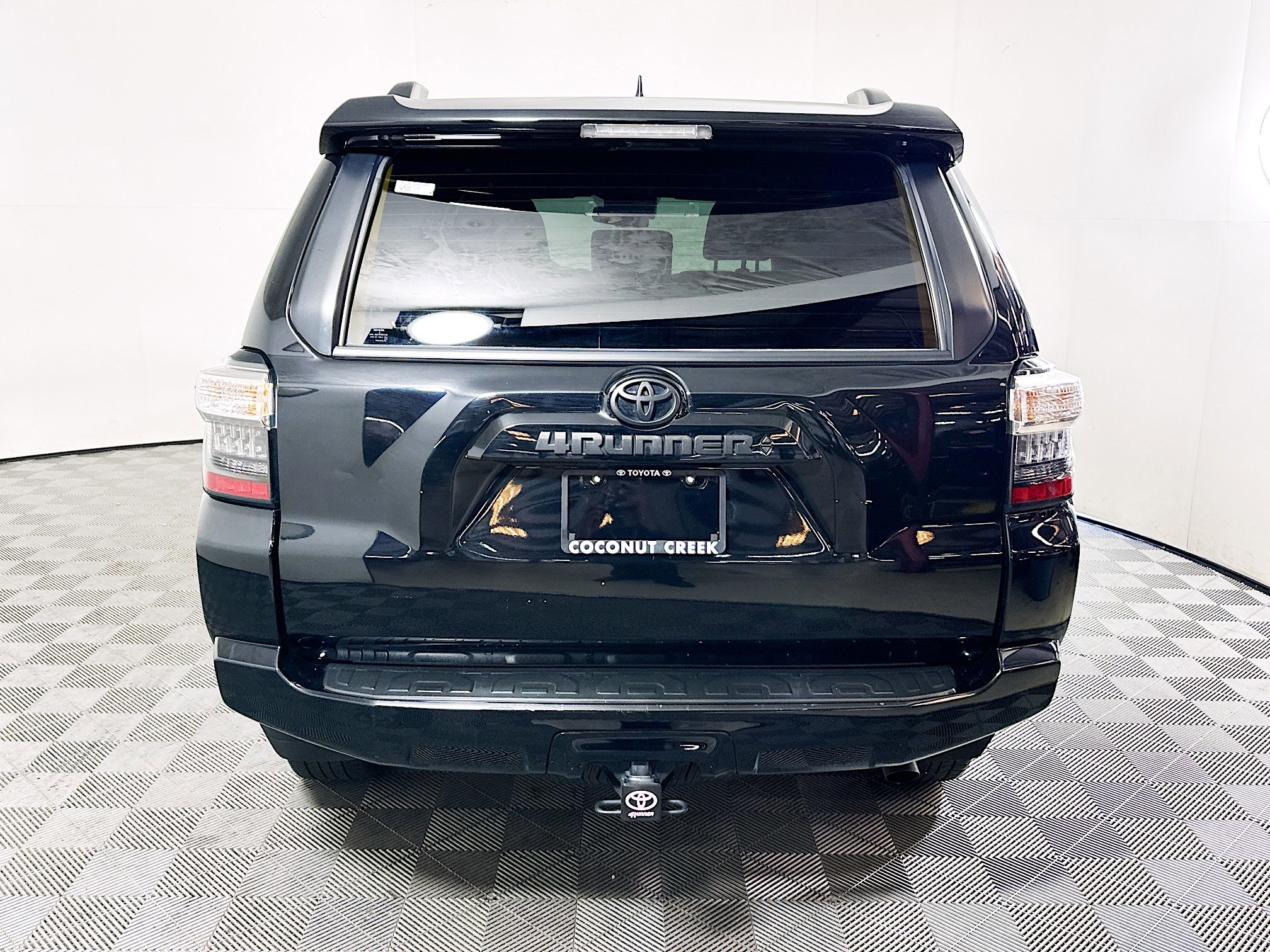 Used 2024 Toyota 4Runner SR5 AWD/4WD image 4