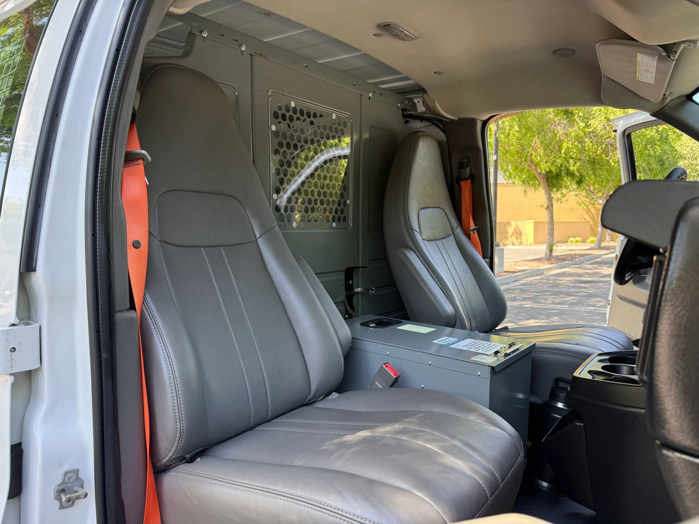 Used 2015 Chevrolet Express 2500 Van 3D image 27