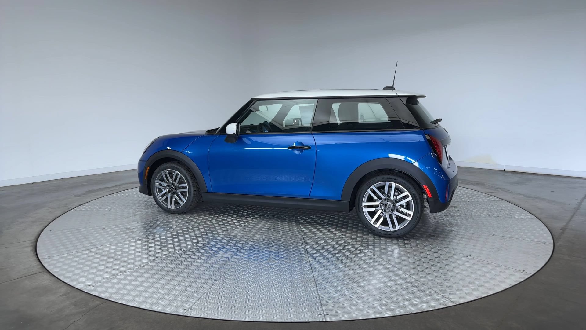 New 2026 MINI Cooper 2-Door Hardtop FWD image 5