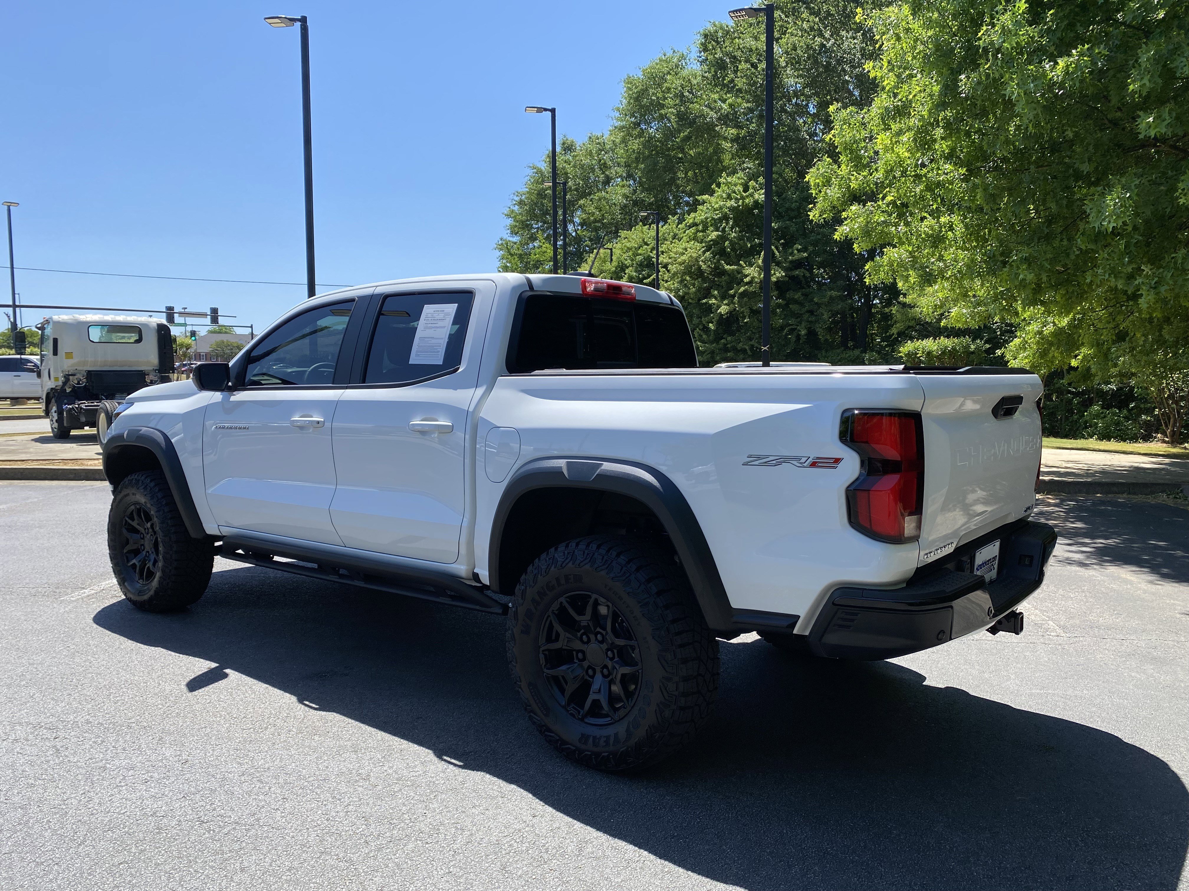 Used 2026 Chevrolet Colorado ZR2 w/ Technology Package AWD/4WD image 7