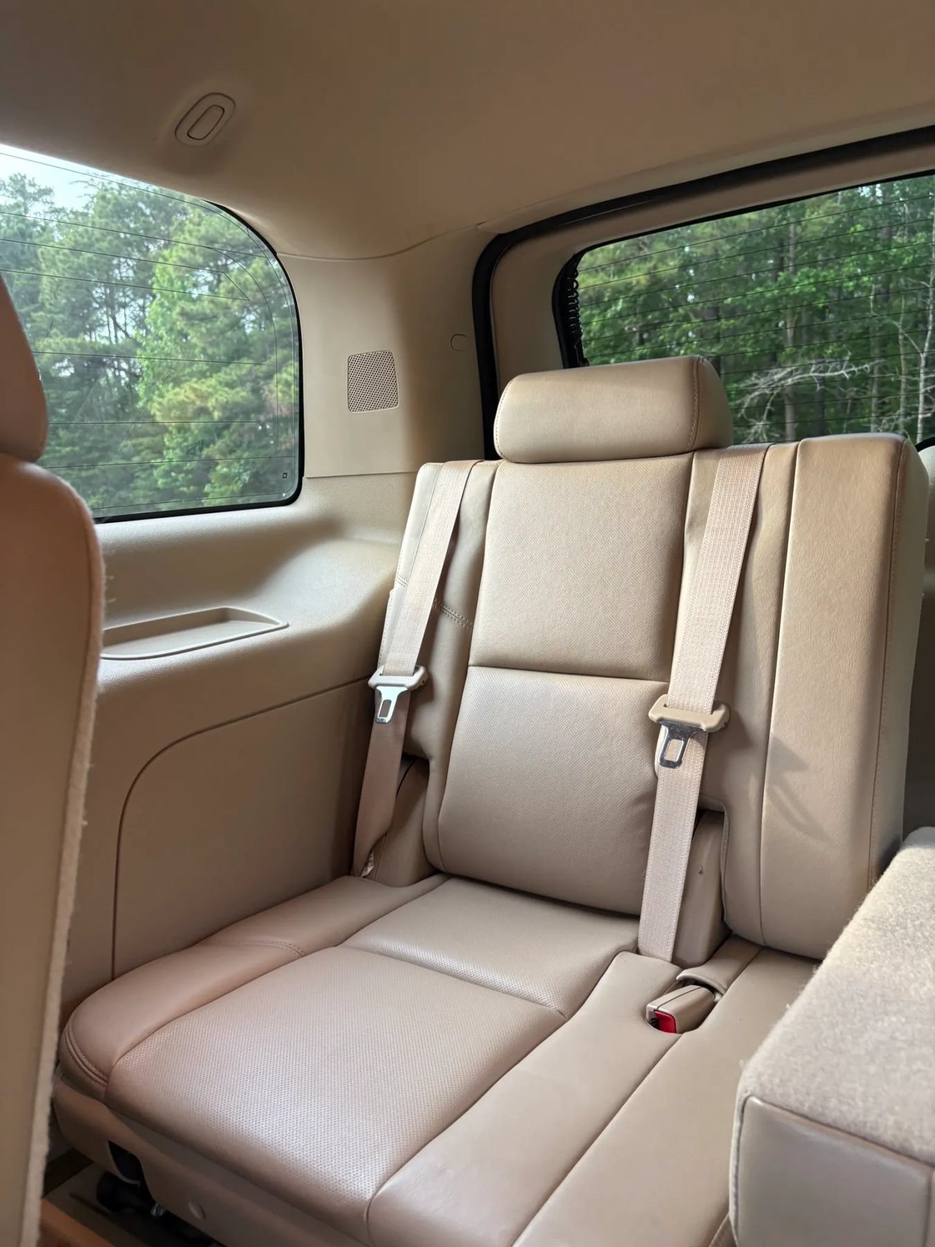 Used 2011 Cadillac Escalade Premium AWD/4WD image 41