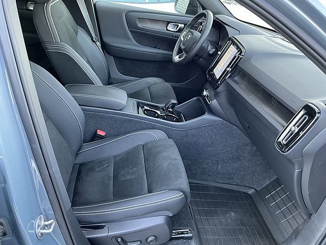 Certified 2023 Volvo C40 P8 Recharge Ultimate w/ Protection Package Premier image 21