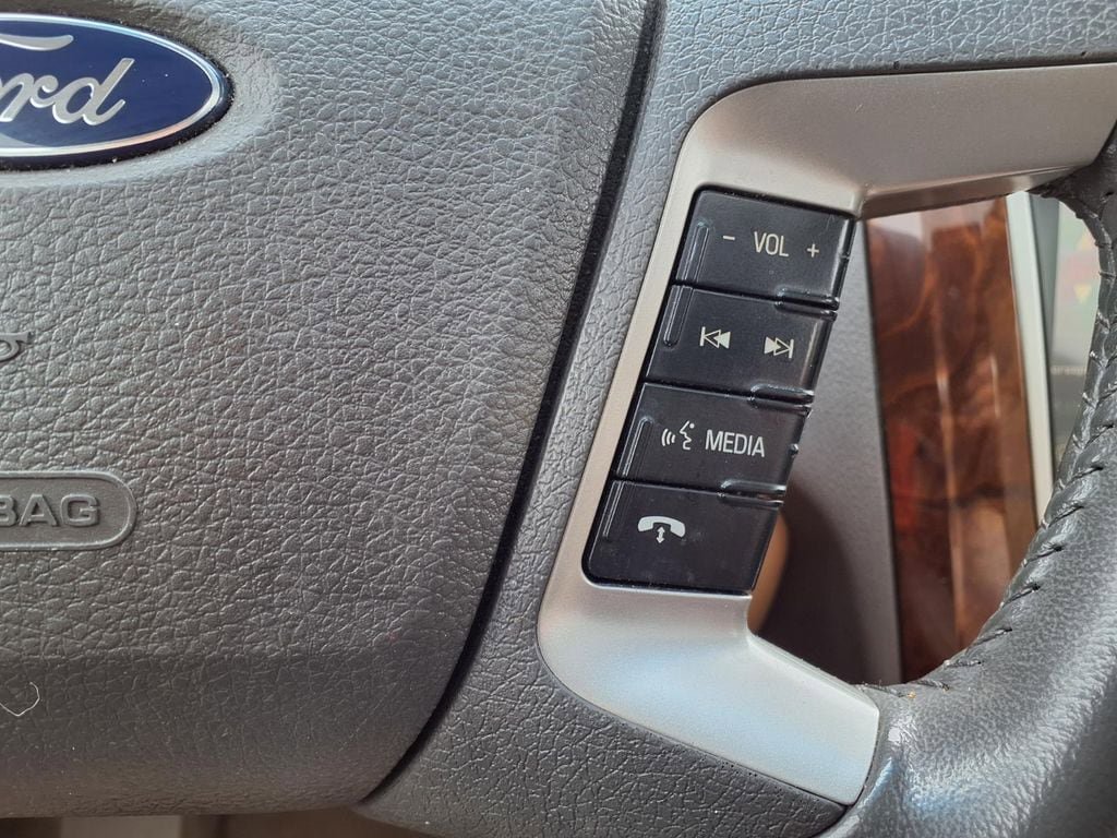Used 2012 Ford Fusion SEL FWD image 18