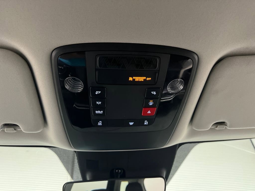 Used 2025 Kia Carnival image 65