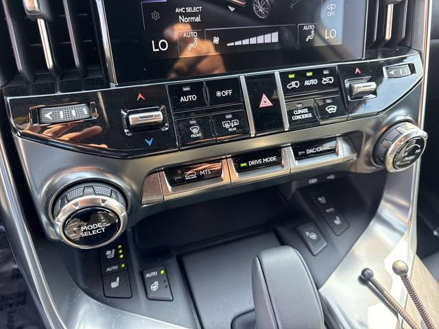 Certified 2025 Lexus LX 700h Luxury w/ Appearance Package AWD/4WD image 19