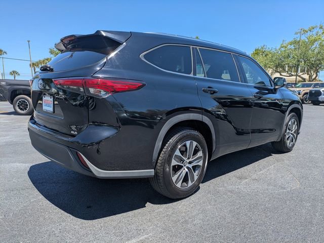 Used 2020 Toyota Highlander XLE image 4