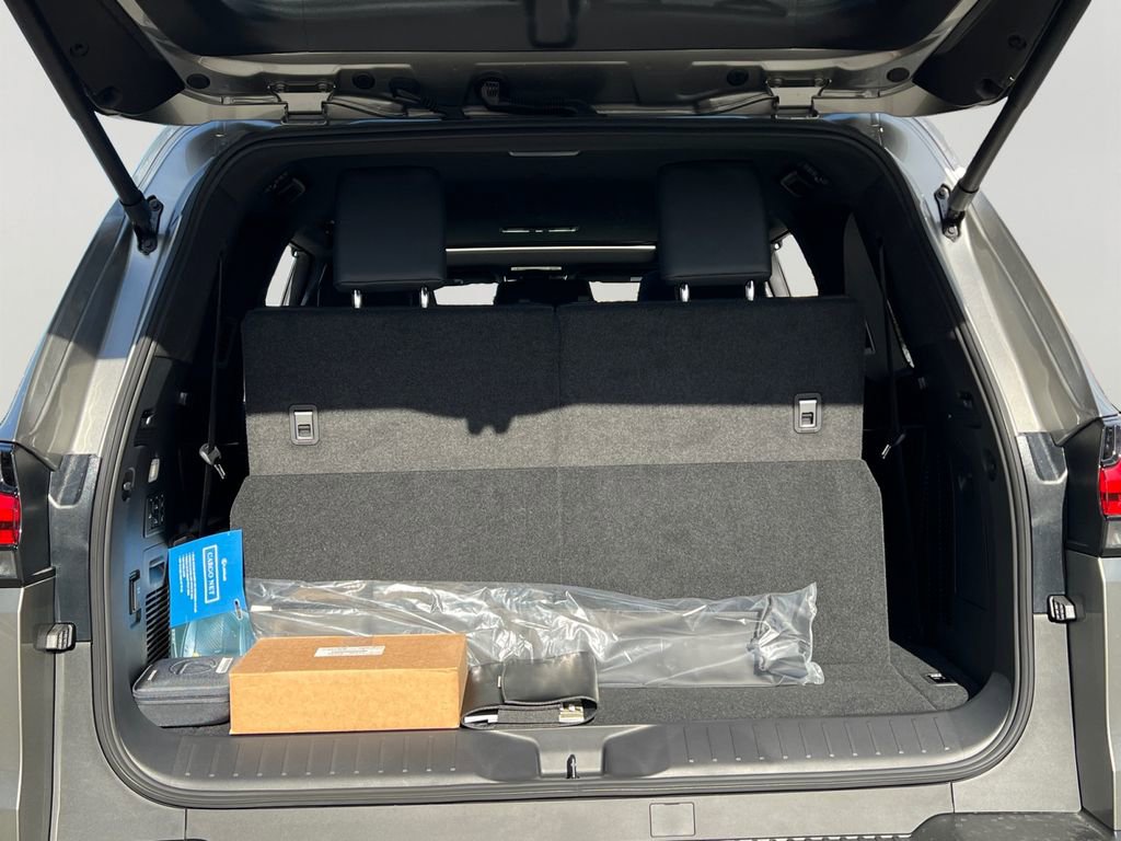 New 2026 Lexus LX 600 4WD w/ Luxury Package image 8