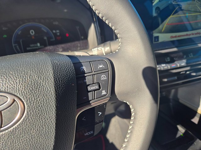 Used 2025 Toyota Camry SE image 16