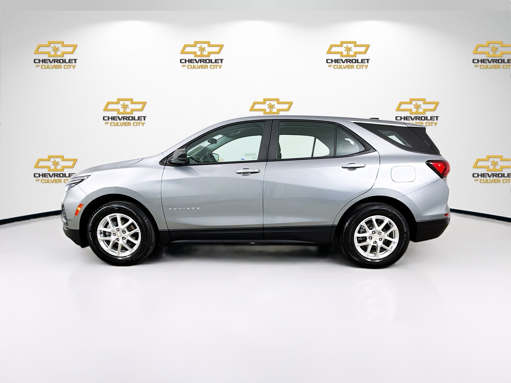 Used 2023 Chevrolet Equinox LS FWD image 4