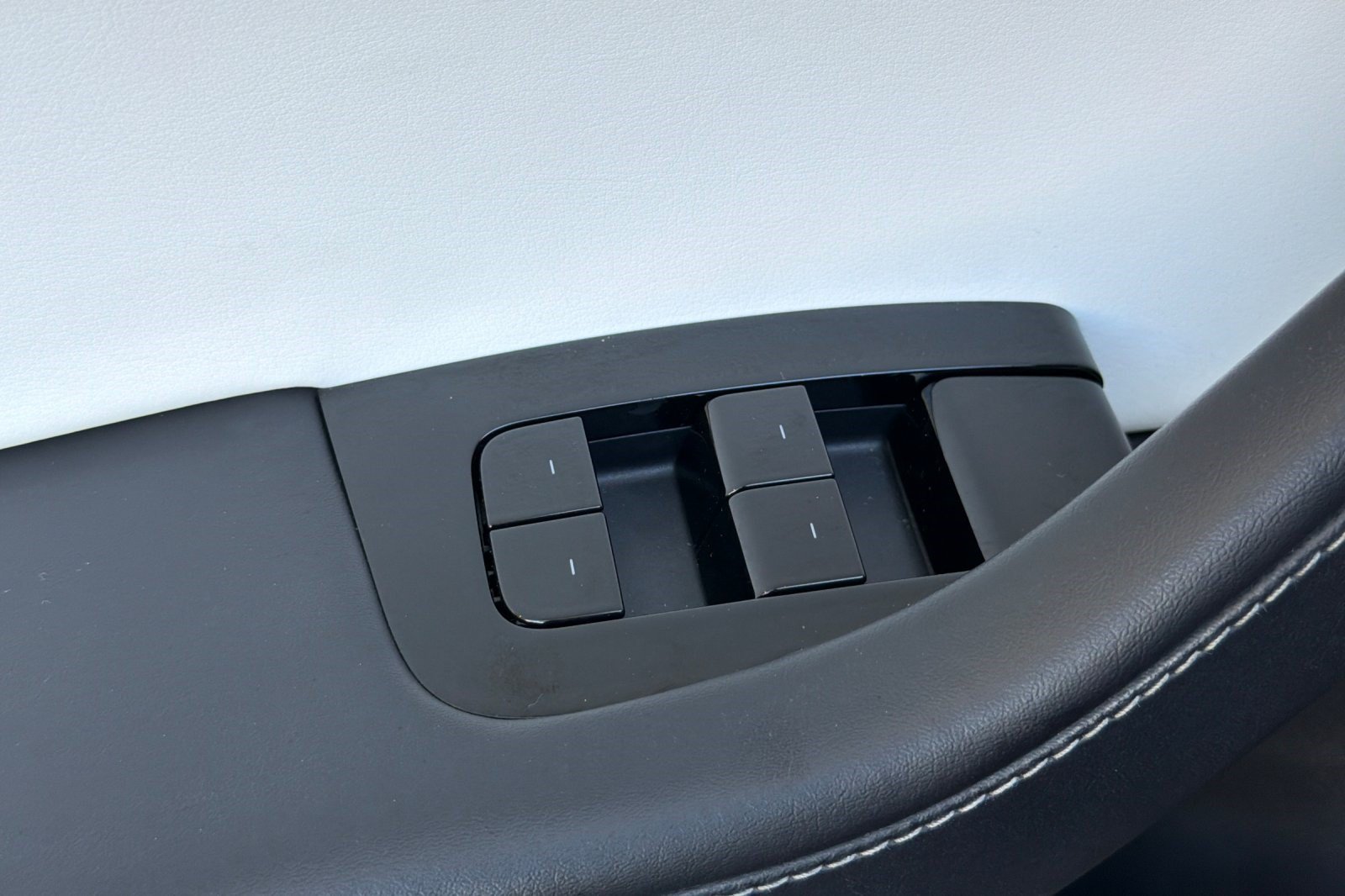 Used 2020 Tesla Model 3 Standard Range RWD image 13