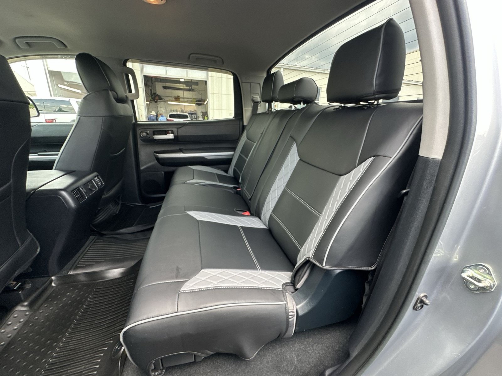 Used 2017 Toyota Tundra SR5 w/ SR5 Upgrade Package AWD/4WD image 31