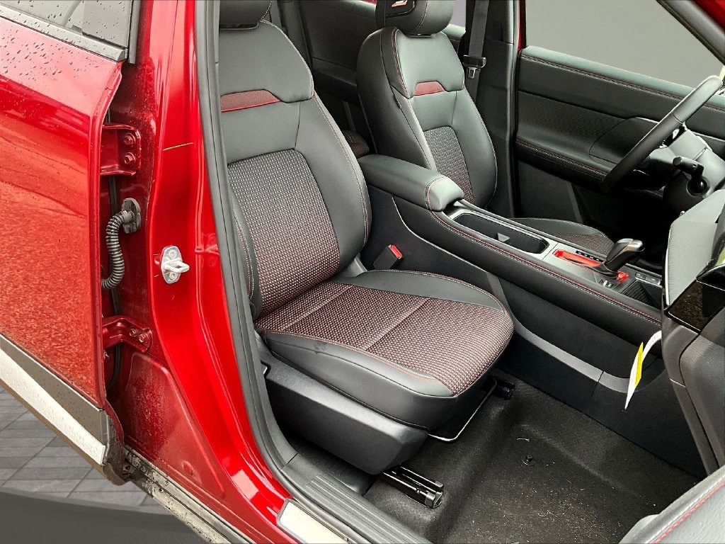 Used 2026 Nissan Kicks SR w/ SR Premium Package AWD/4WD image 34