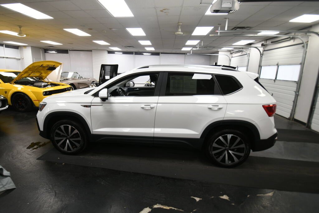 Used 2024 Volkswagen Taos SE FWD image 4