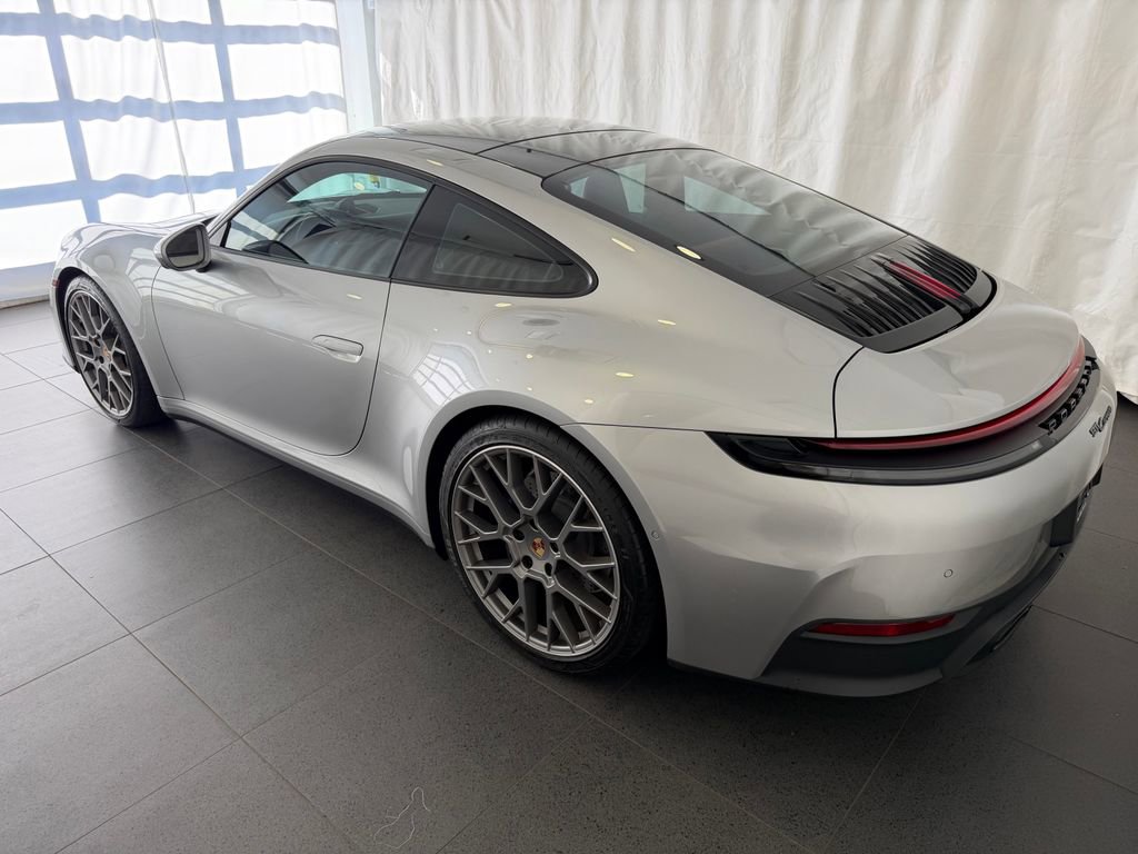 Used 2025 Porsche 911 Carrera RWD image 3