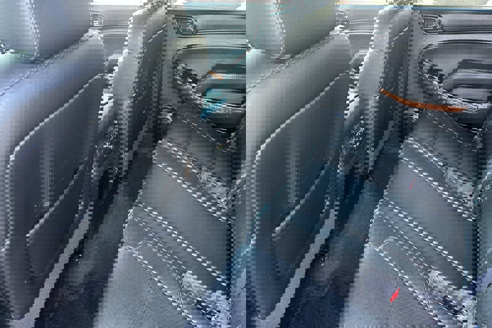 Used 2016 Chevrolet Suburban LTZ image 5