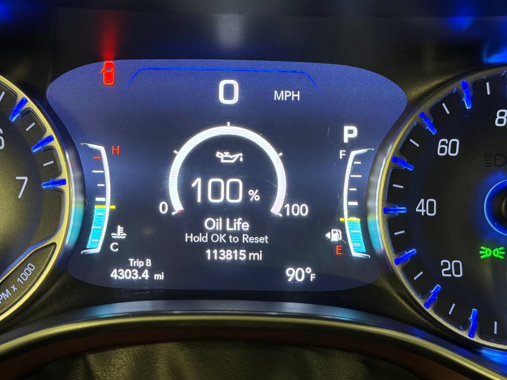 Used 2019 Chrysler Pacifica Limited w/ Tire & Wheel Group FWD image 38