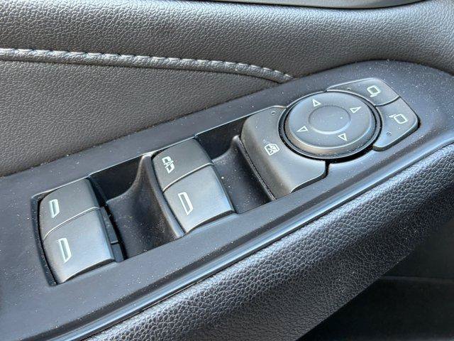 Used 2023 Chevrolet Traverse LT FWD image 7
